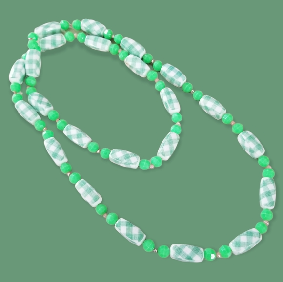 Vintage 1960s Mid Century Lime Green and White Acrylic Beaded Necklace - Picture 8 of 8